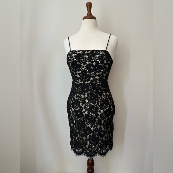 Lulus Dresses & Skirts - NWT Lulu’s Lace Dress size M